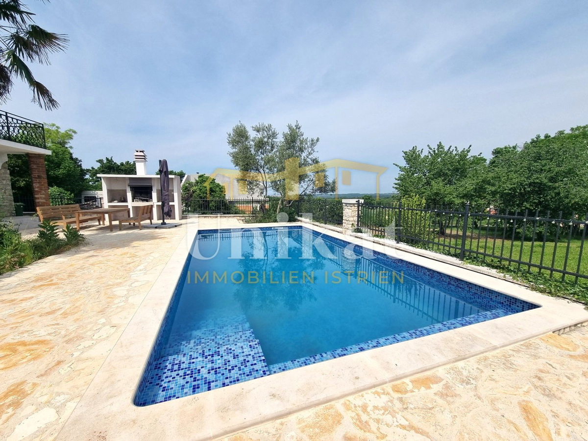 Casa in pietra ristrutturata con piscina a 3 km dal mare